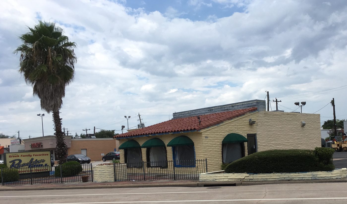 First Taco Bell Buildings Sold: Almost Historic: One of Nation’s