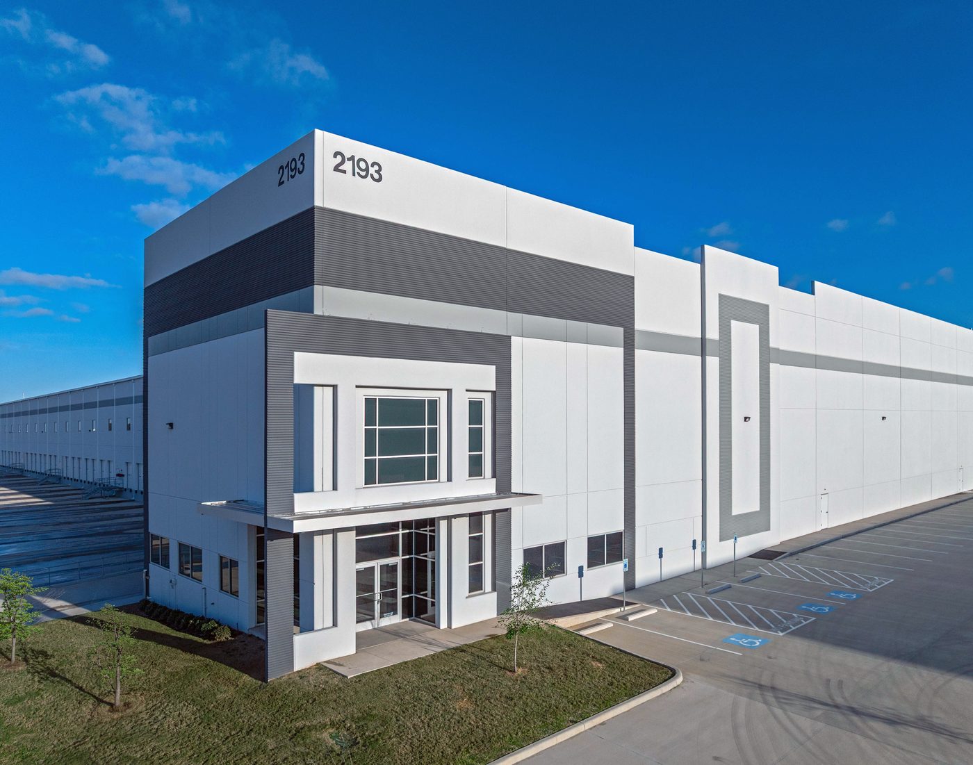 Twinwood Distribution Center III in Brookshire. Bridge Logistics Buys 768,000 SF Twinwood Building from Clay