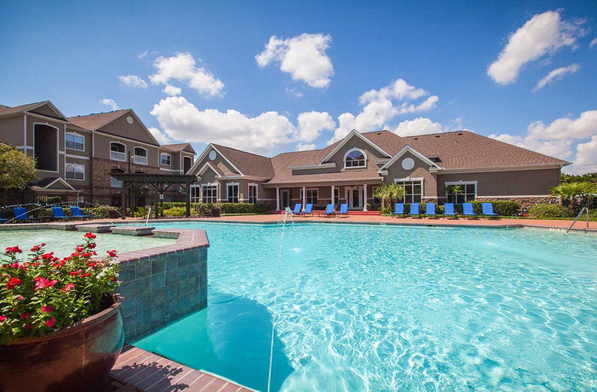 Chicago Investor Buys 330 Multifamily Units, Market briefs