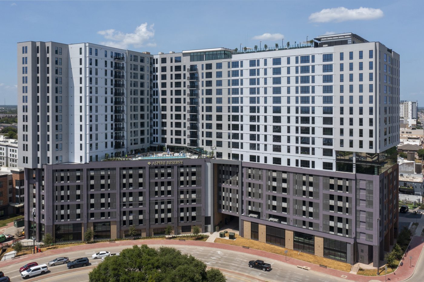 Dinerstein Opens 19 Story Apartment Tower at Texas A&M