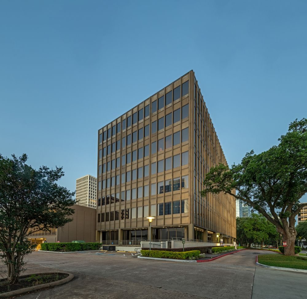 Dinerstein Sells its HQ Building on Richmond Avenue