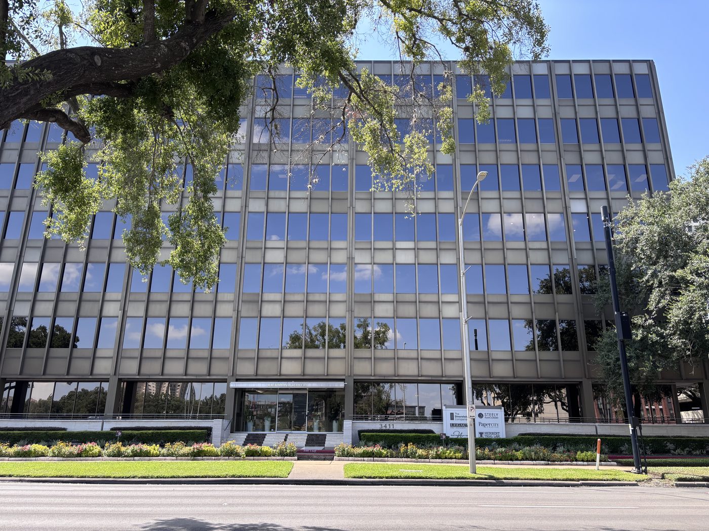 Dinerstein Sells its HQ Building
