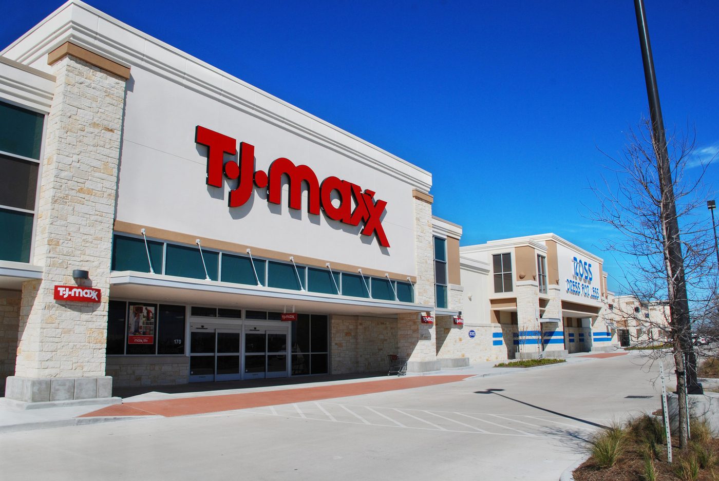 Dunhill Partners Purchases Pearland Retail Center, Market briefs