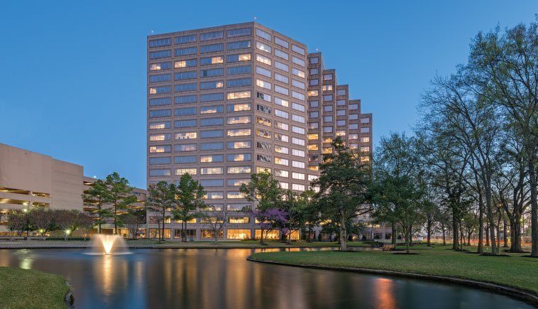 2WestLakePark_bldg