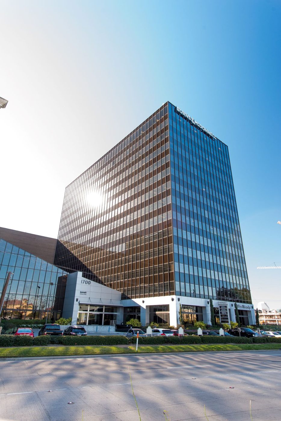 Engineering Firm Leases More Office Space to Accommodate 300 New Hires, Market briefs
