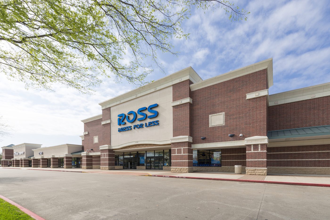 Fidelis Acquires 855,000 SF Retail Portfolio, Market briefs