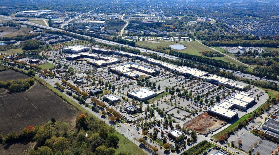 Hines sell retail center near Nashville.