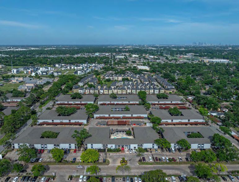 Houston buyer assembles 1,000-unit apartment portfolio
