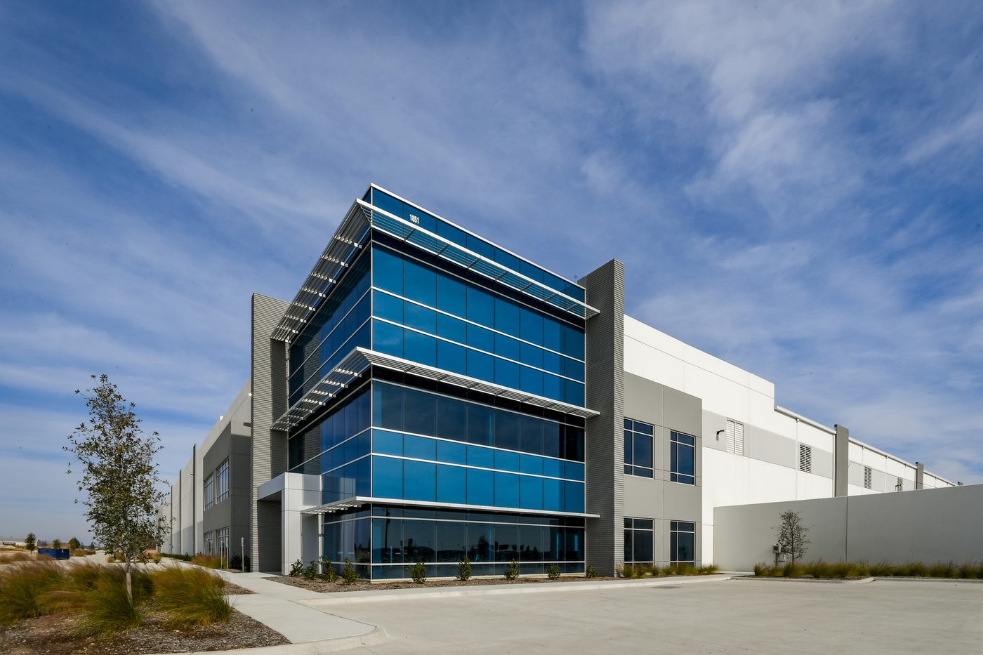 Hunt Southwest Sells Amazon Distribution Facility in Fort Worth
