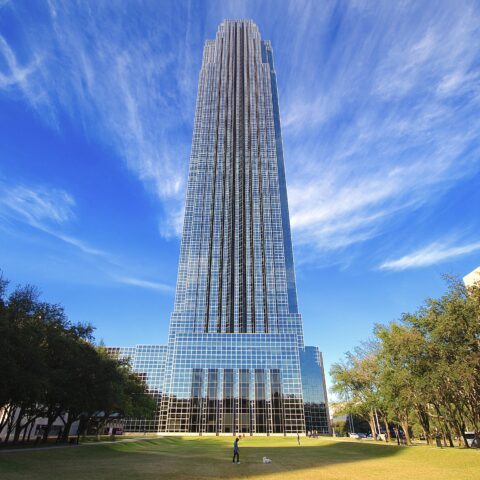 Landmark Galleria Skyscraper Sells for $300 Million Williams Tower