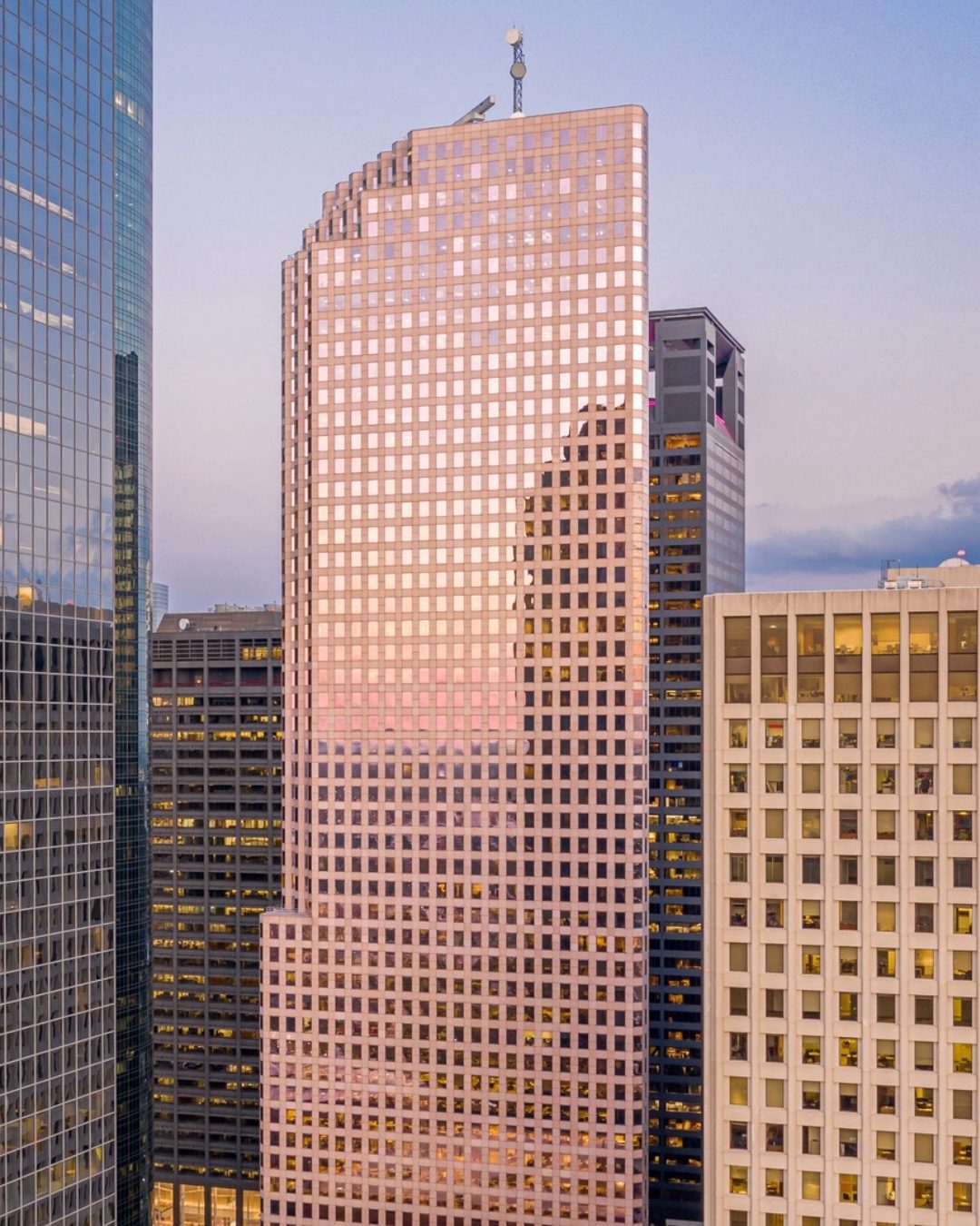 Mitsubishi Signs Major Downtown Lease