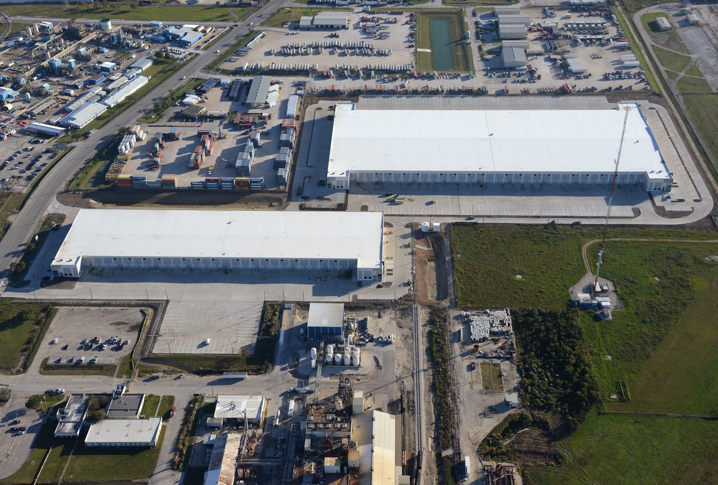 Molto Properties Signs Tenant