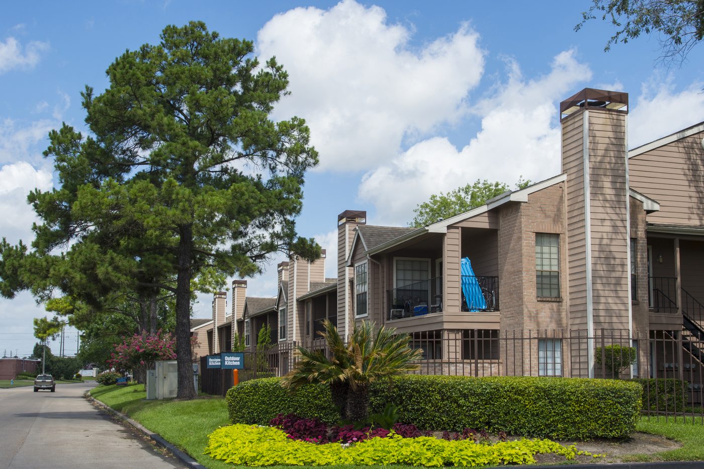 2,115 Houston Apartment Units: Nicholas Residential Buys