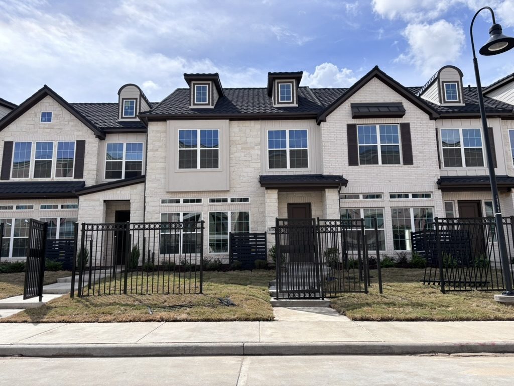Wan Bridge is developing townhomes for rent at Ivy Forest Estates in Pearland.