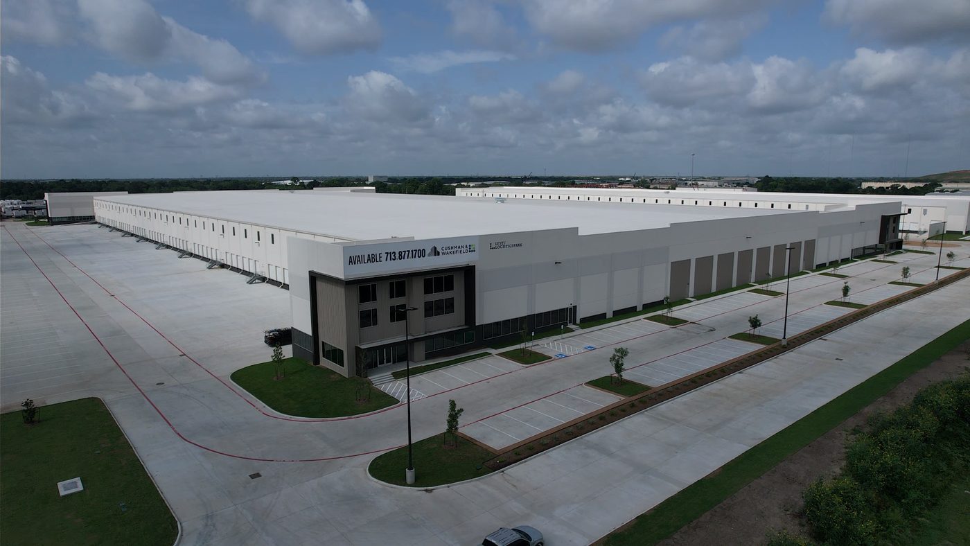 Pearland Industrial Park Signs 500,000-SF Tenant