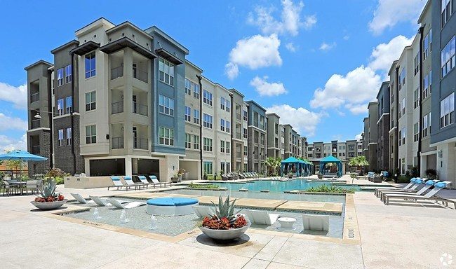Praedium Group Acquires Houston Property, Market briefs