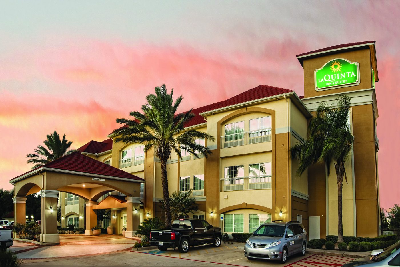 Rosenberg Hotel Sold, Market briefs