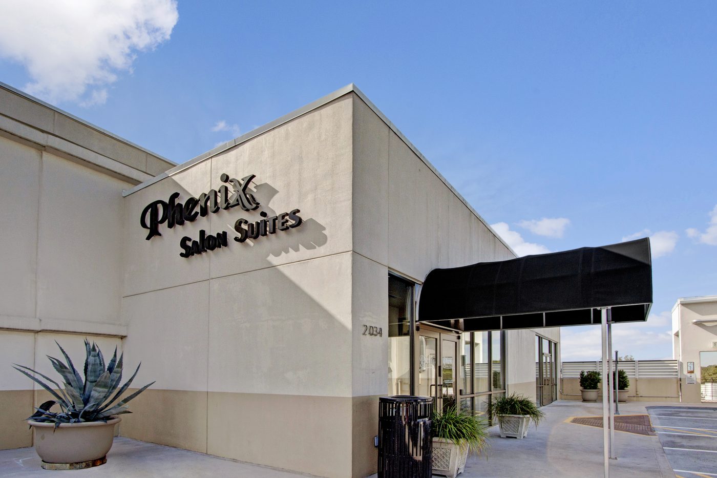 Houston Retail Centers: Salon Firm Expanding Quickly