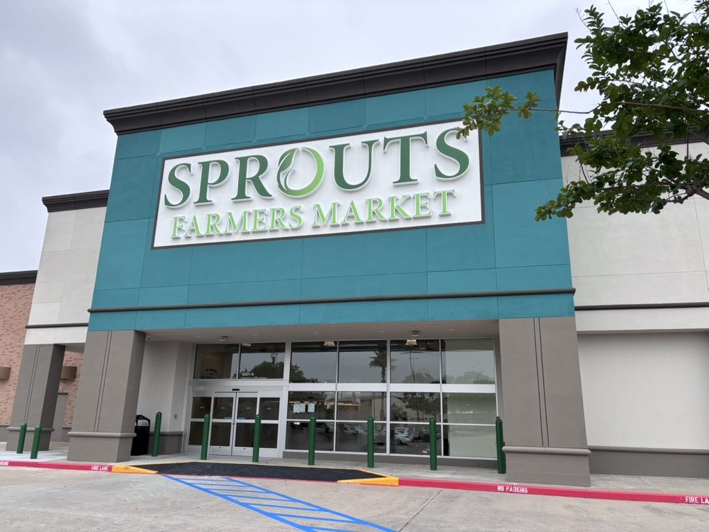 Organic Grocer Opens Baybrook Store