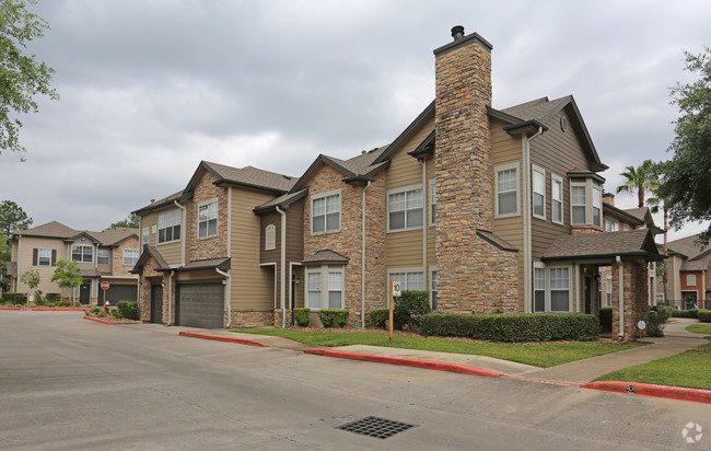 2,284 Texas Apartment Units: Tampa Multifamily Investor Buys