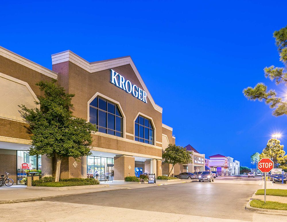 Center from Weingarten Realty: Tarantino Buys Retail