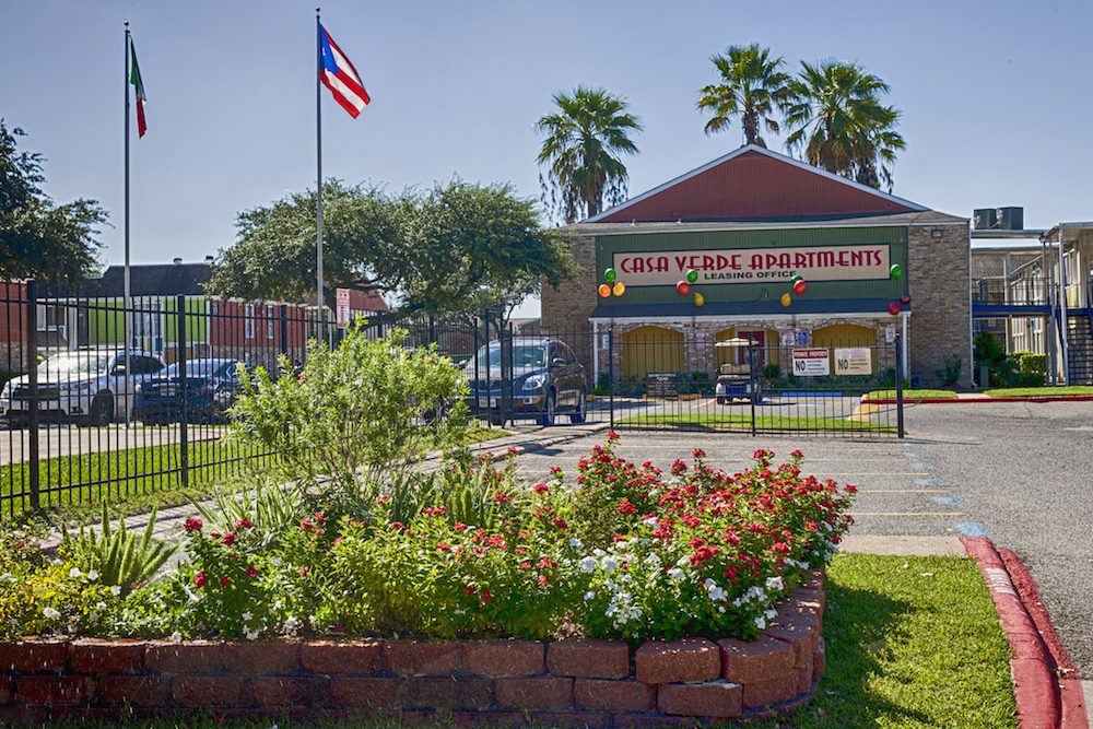 Texas Investors Buy North Houston Apartments, Market briefs