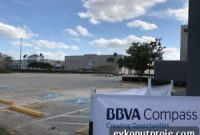 H-E-B Opens Two-Story Grocery Store at Meyerland Plaza